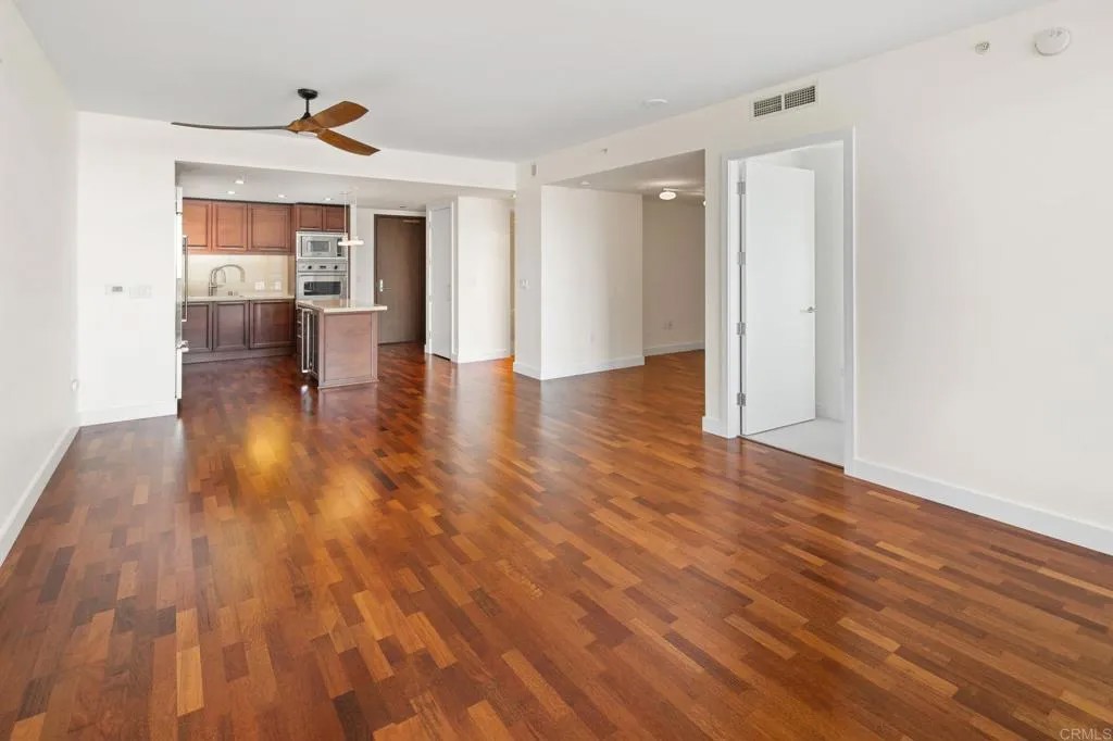 1325 Pacific Highway 906