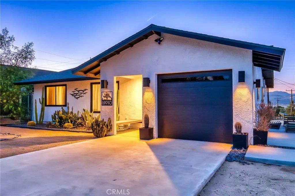 Photo of 61910 Sunburst Cir, Joshua Tree, CA 92252 (MLS # JT26079546)
