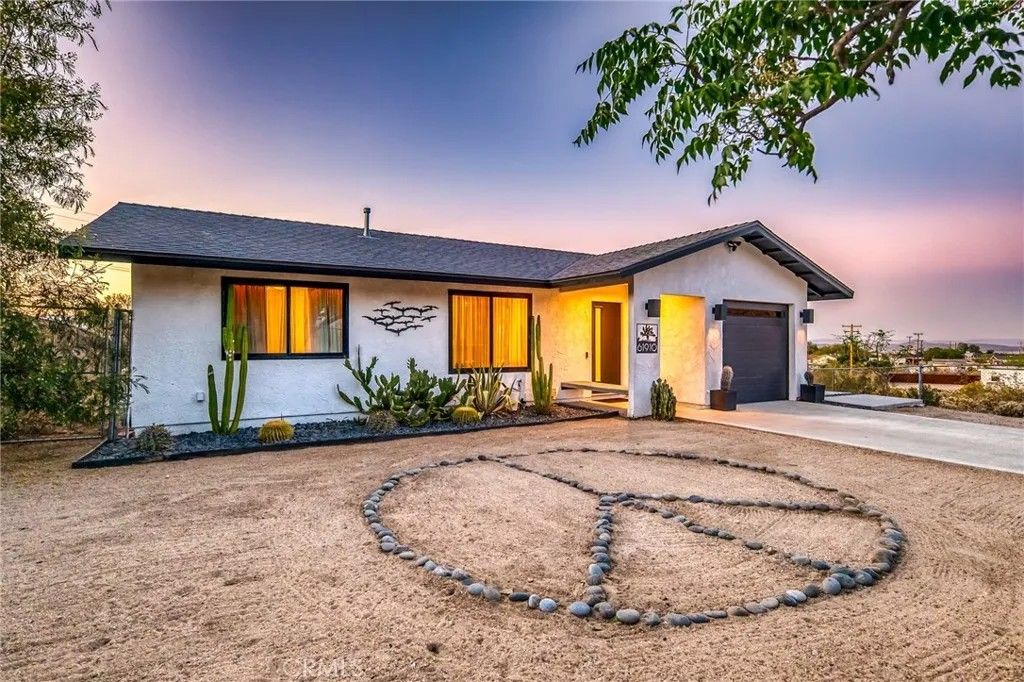 Photo of 61910 Sunburst Cir, Joshua Tree, CA 92252 (MLS # JT26079546)