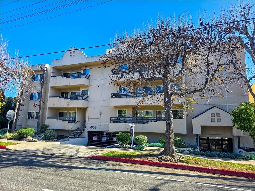Photo of 5050 Coldwater Canyon #102, Sherman Oaks, CA 91423 (MLS # SR26025138)