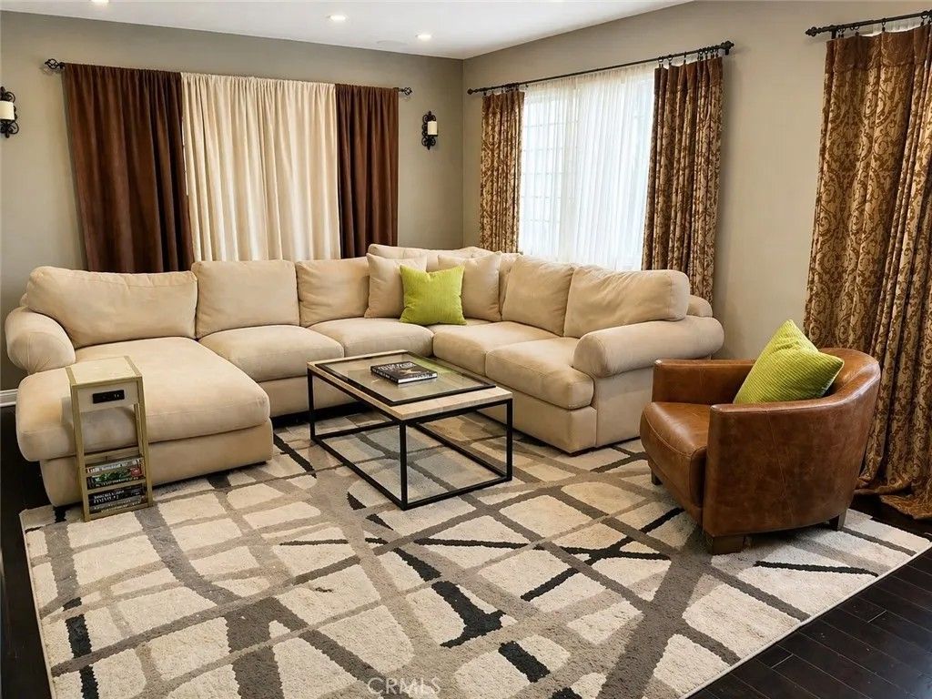 Photo of 4201 Topanga Canyon Blvd, Woodland Hills, CA 91364 (MLS # SR26092955)