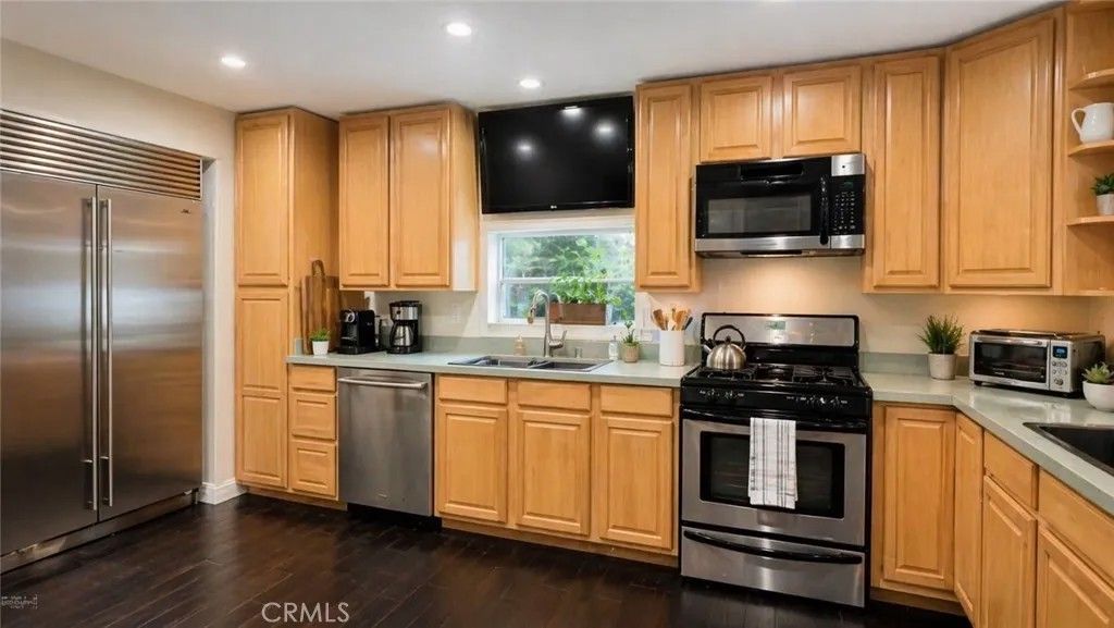 Photo of 4201 Topanga Canyon Blvd, Woodland Hills, CA 91364 (MLS # SR26092955)
