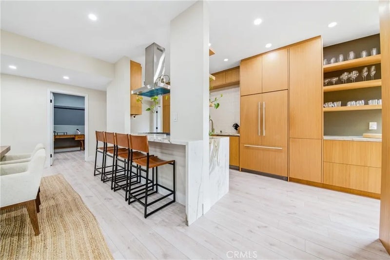 832 Palm Avenue 201