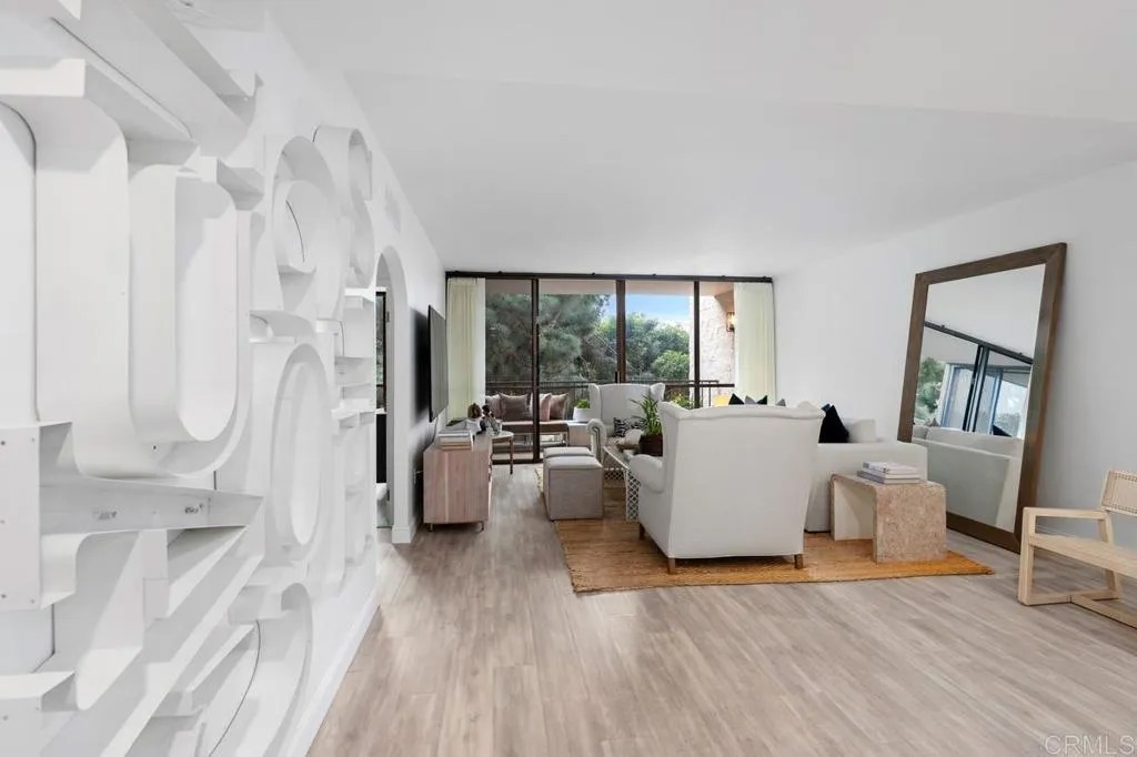 2500 Torrey Pines Rd 201