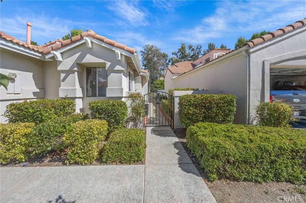 Photo of 40430 Via Francisco, Murrieta, CA 92562 (MLS # OC25218822)
