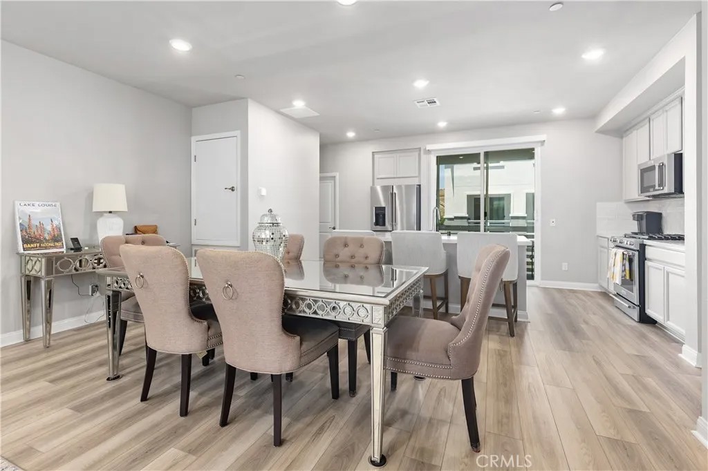 1472 W Sunrise Lane