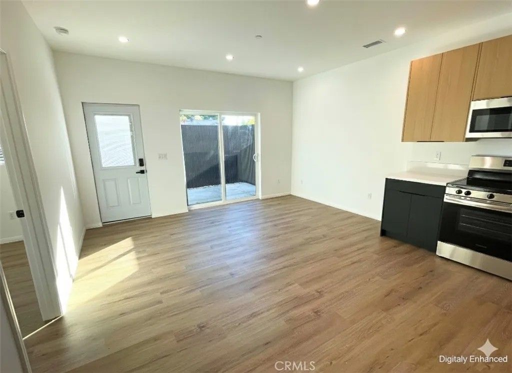 Photo of 23924 Hamlin Street, West Hills, CA 91307 (MLS # SR25272046)