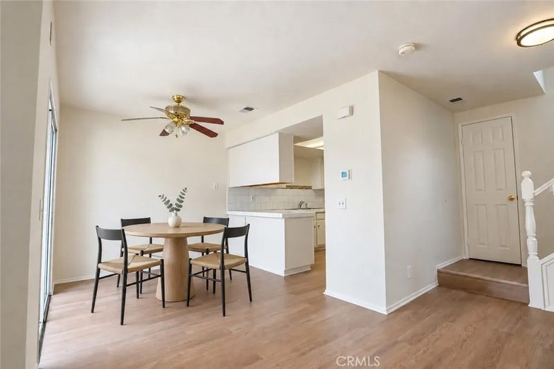 2233 S Fern