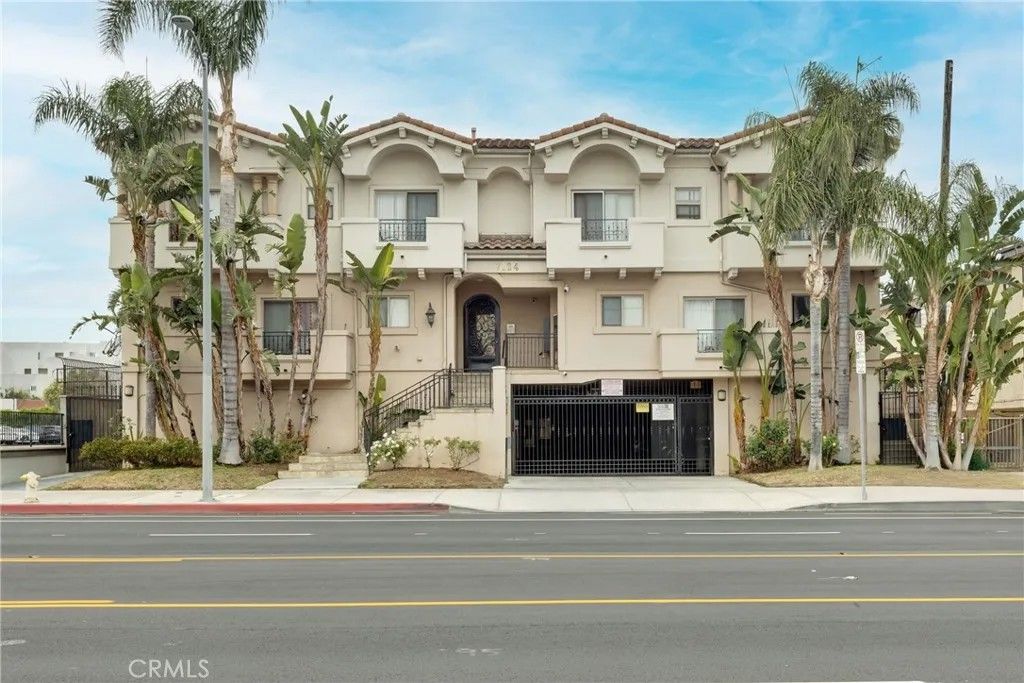 Photo of 7124 Woodman Ave, Van Nuys, CA 91405 (MLS # BB26069428)