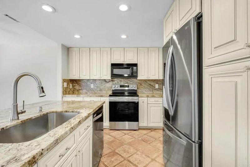 3036 Avenida Christina