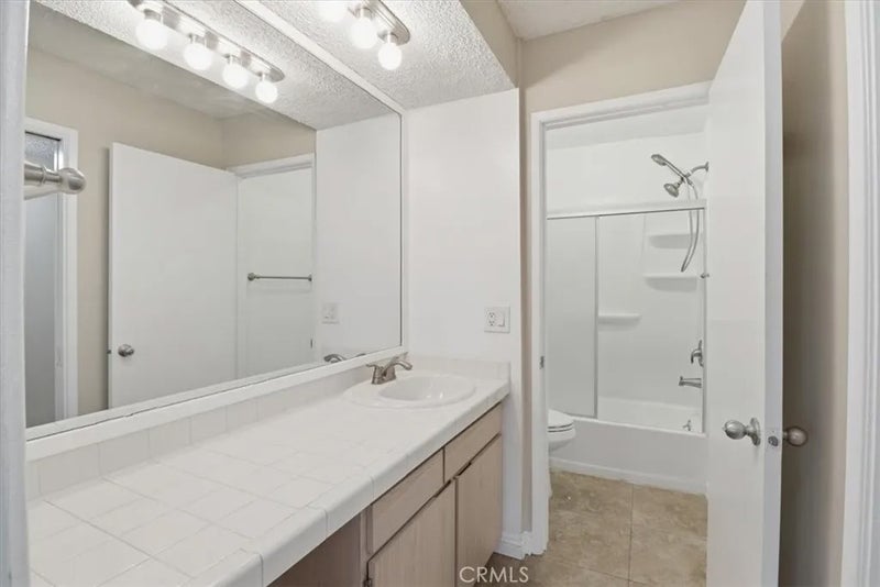 1517 E Garfield Ave 32