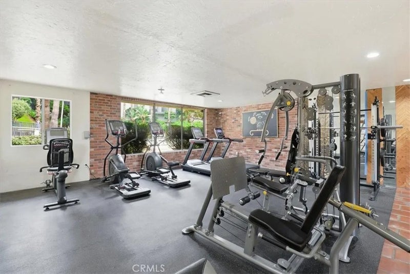 1517 E Garfield Ave 32