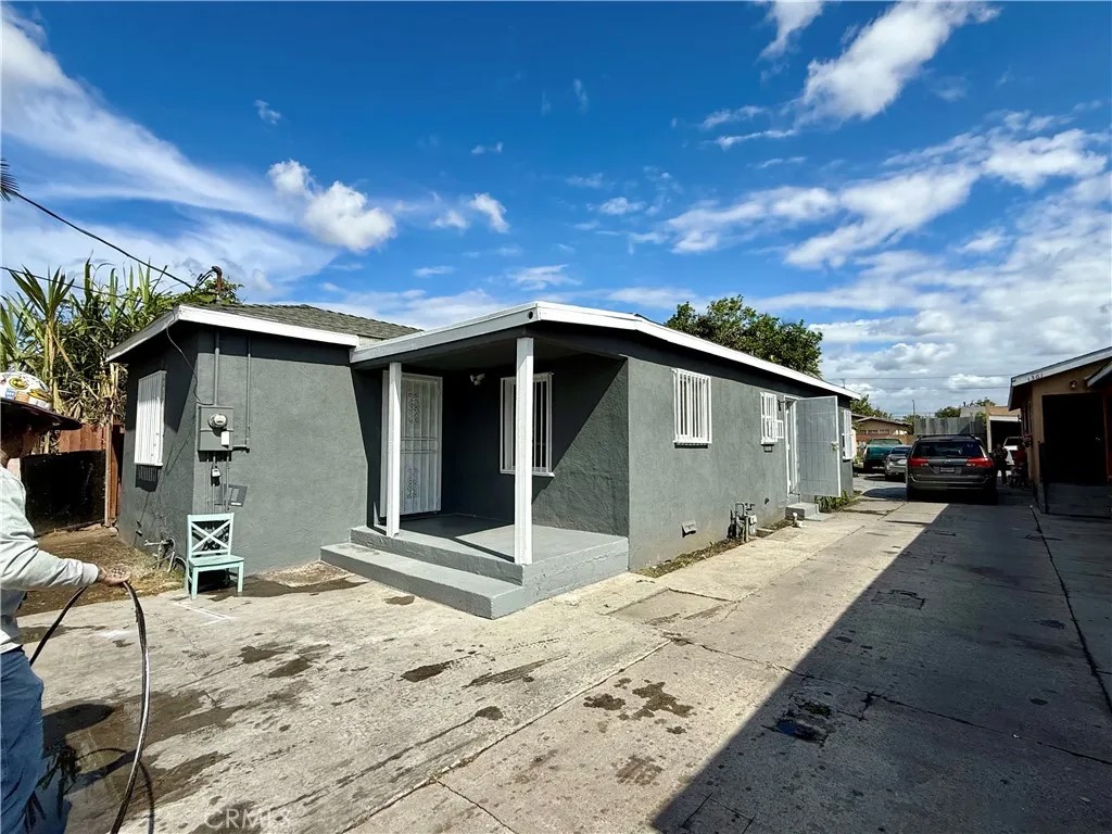1359 E 108th