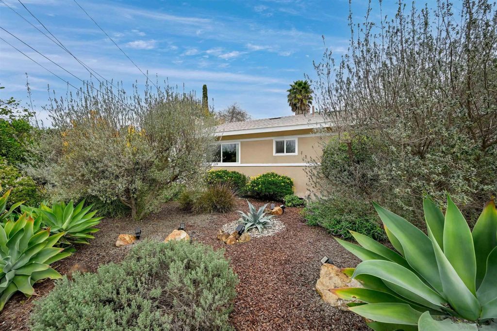 Photo of 714 Begonia St, Escondido, CA 92027 (MLS # 250046088)