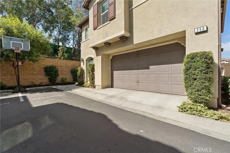 250 W Ridgewood