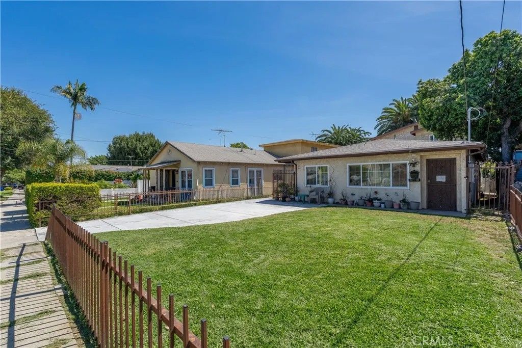 Photo of 981 W Oliver Street, San Pedro, CA 90731 (MLS # RS26061518)