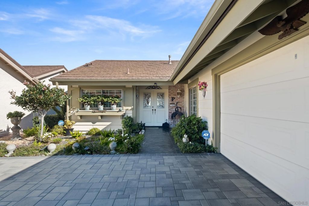 Photo of 1169 Calle Del Baston, San Marcos, CA 92078 (MLS # 260002723)