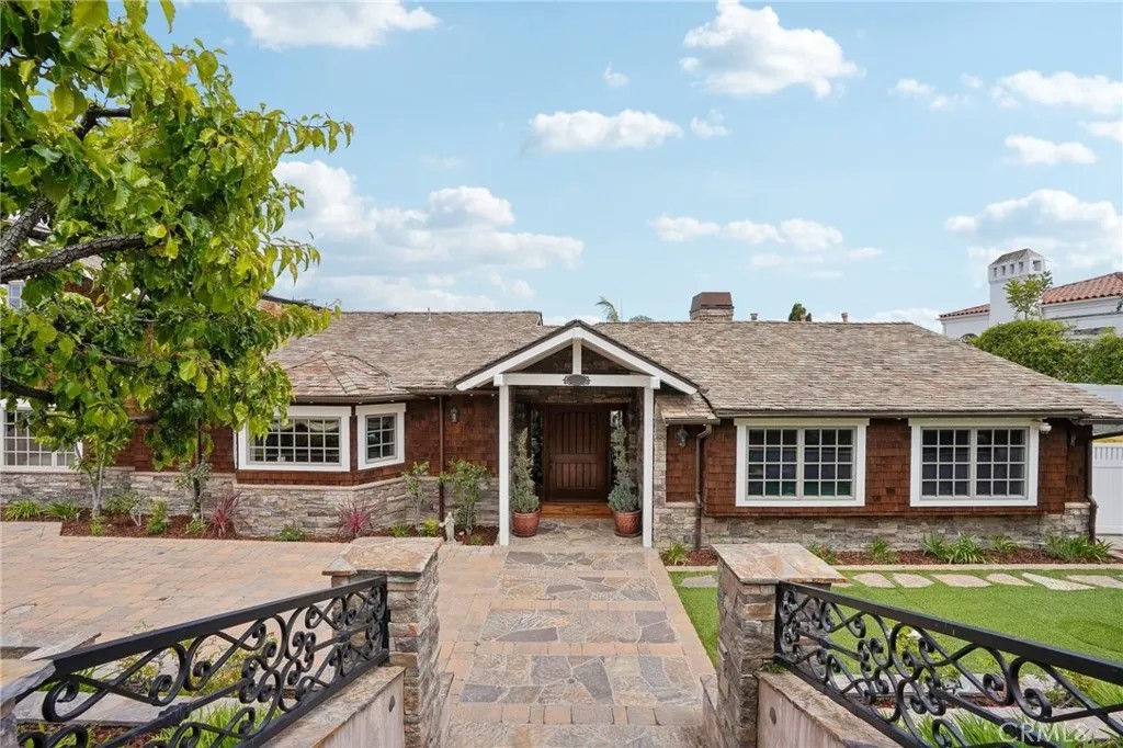 16 Saddle Road