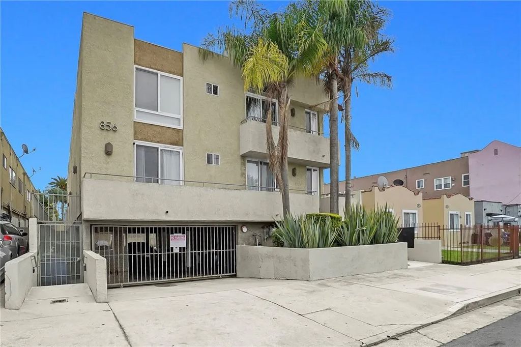 Photo of 856 N Van Ness Avenue #3, Los Angeles, CA 90038 (MLS # CV26007057)