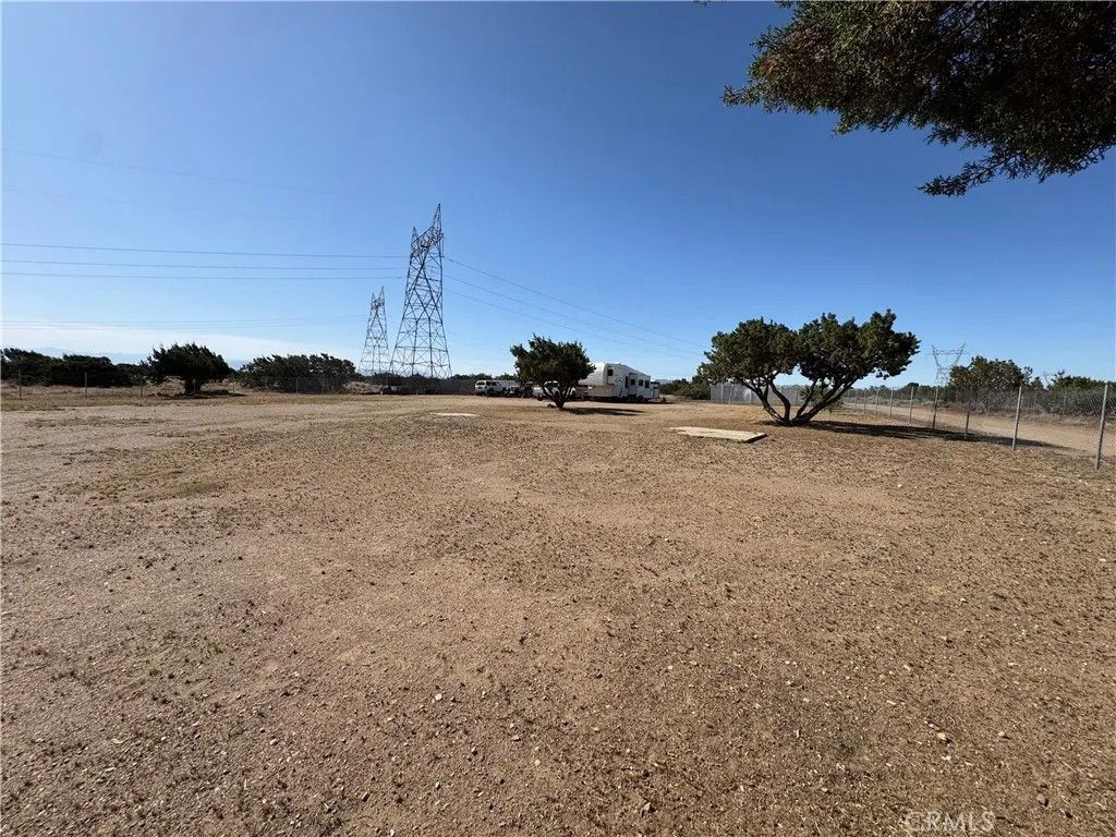 Photo of 10717 Muscatel St, Oak Hills, CA 92344 (MLS # CV26013900)