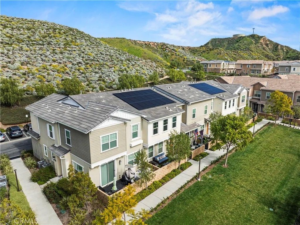 Photo of 22838 Concord Dr #80, Saugus, CA 91350 (MLS # SR26039621)