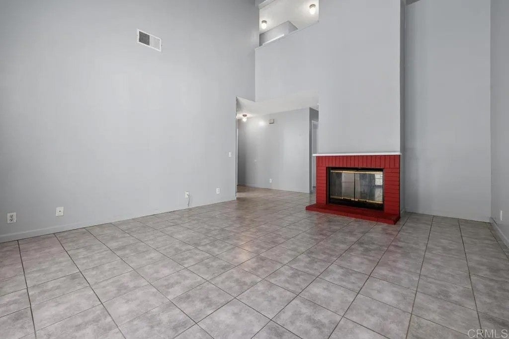 1135 Manzana Way