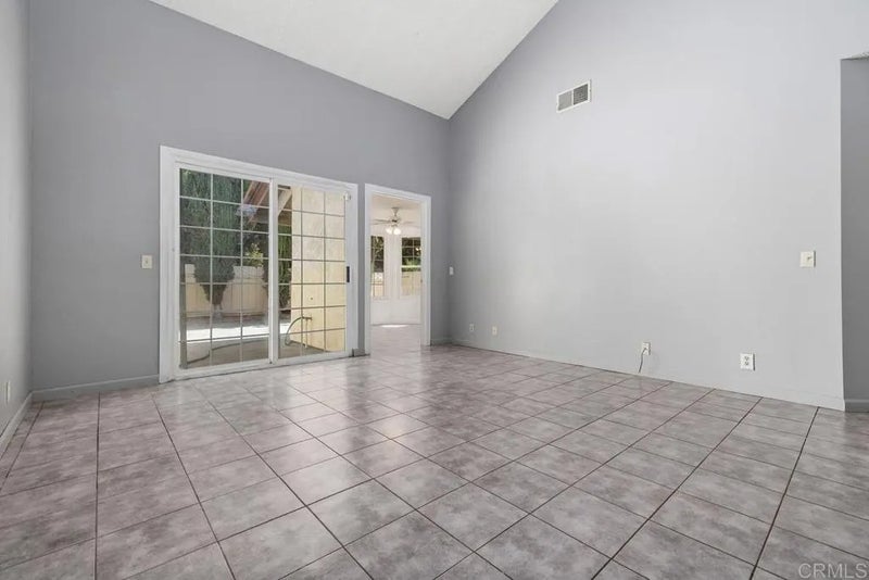1135 Manzana Way
