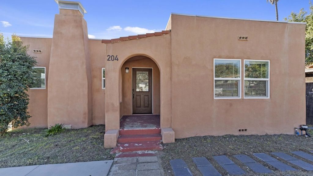 Photo of 204 N Citrus Ave, Vista, CA 92084 (MLS # 250045399)