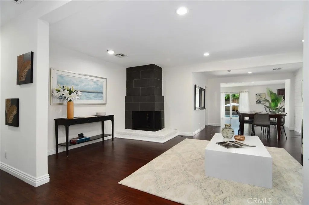 Photo of 6617 Nevada AVE, Woodland Hills, CA 91303 (MLS # SR26133197)