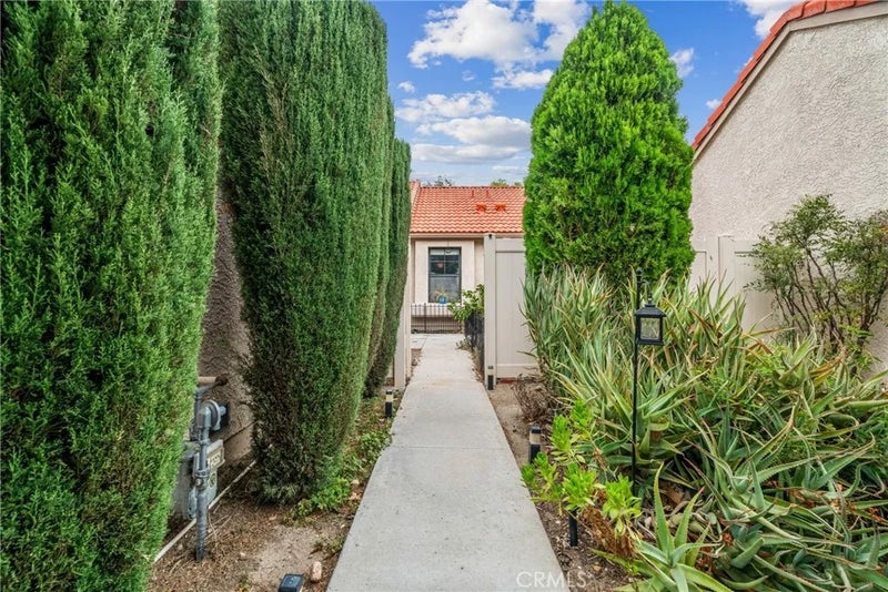 26352 Rainbow Glen