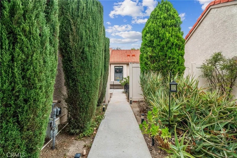 26352 Rainbow Glen