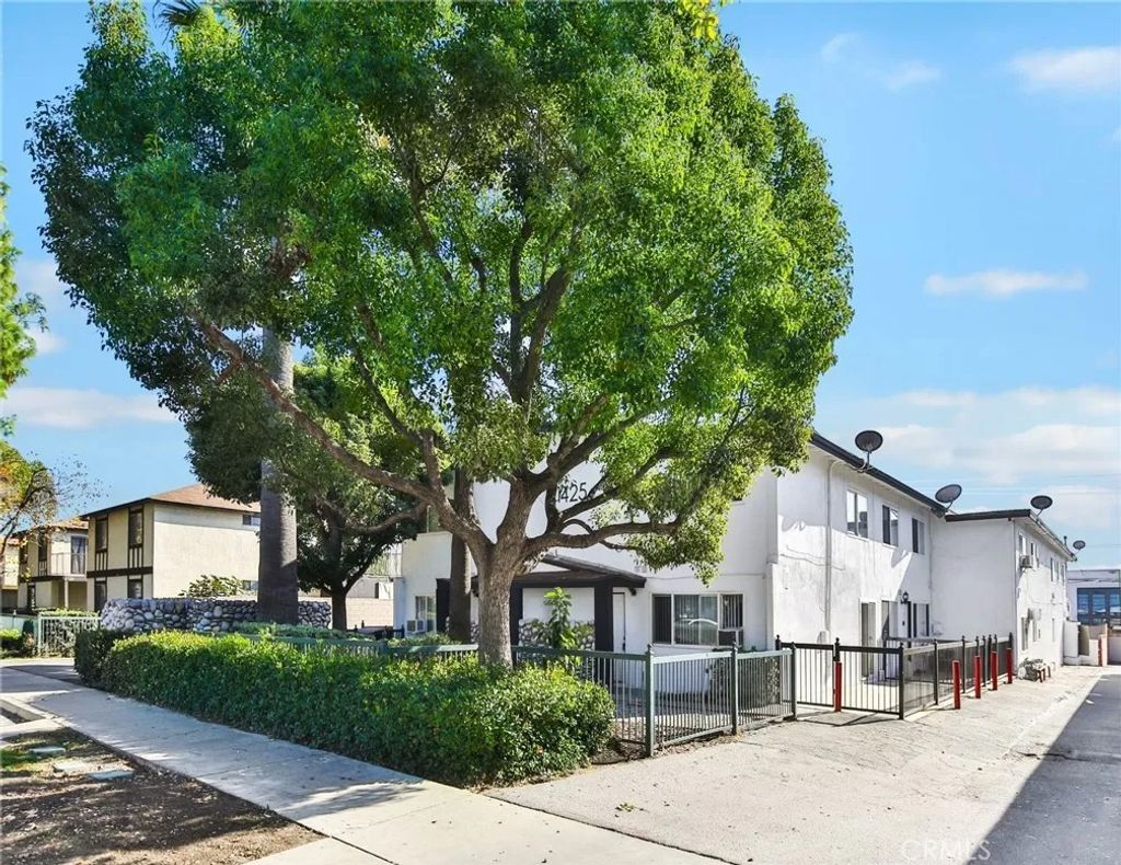 Photo of 1425 W Stoneridge Court, Ontario, CA 91762 (MLS # CV25278619)