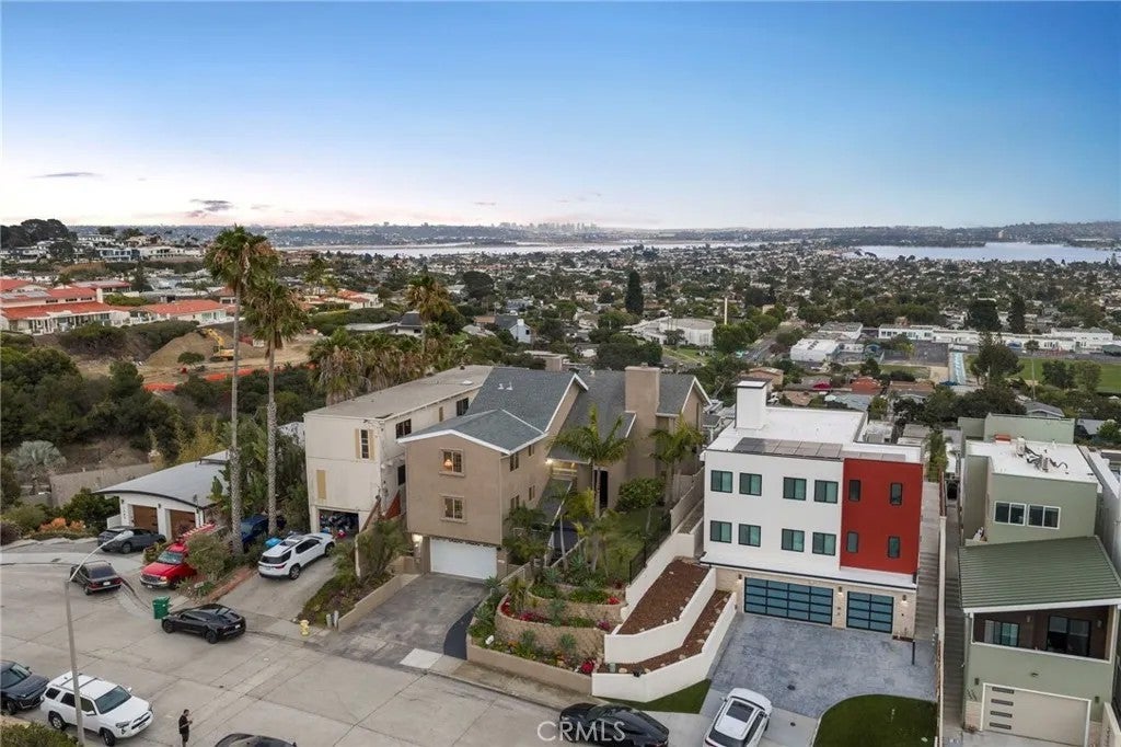 1269 Van Nuys