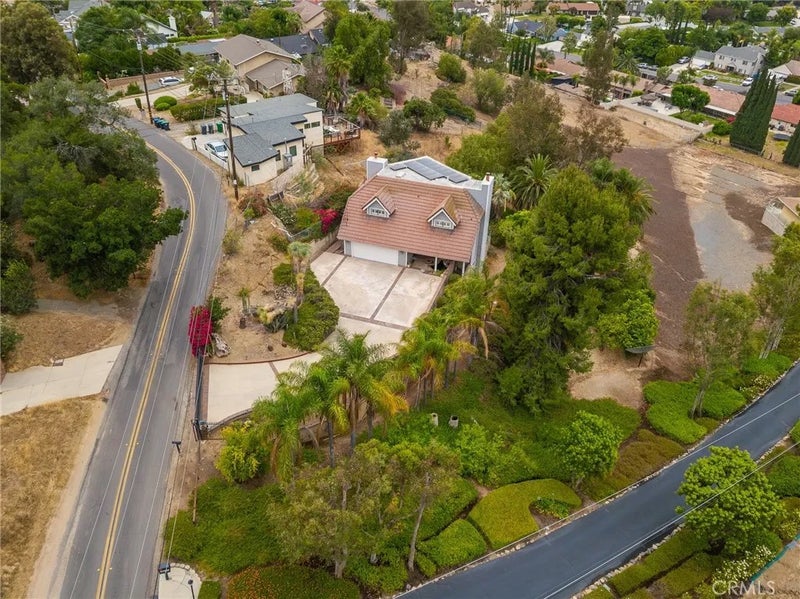 19013 Consul Ave
