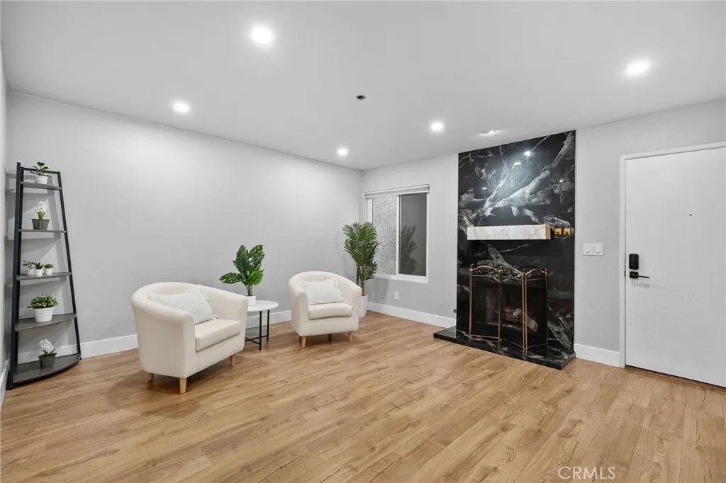 12121 Centralia 102