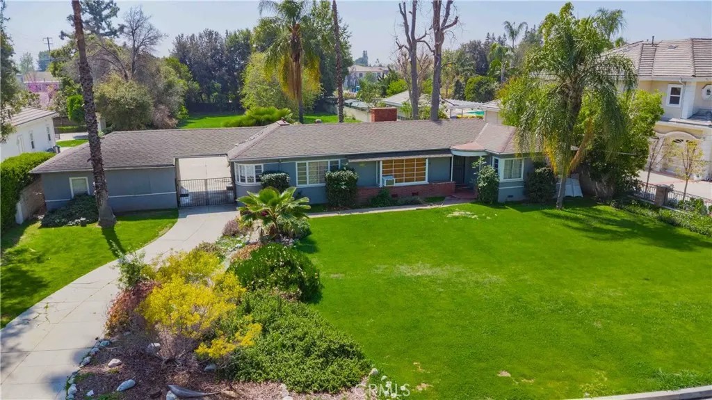 212 W Las Flores Avenue