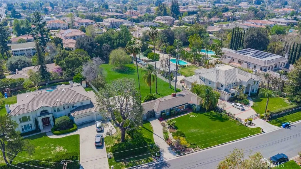 212 W Las Flores Avenue