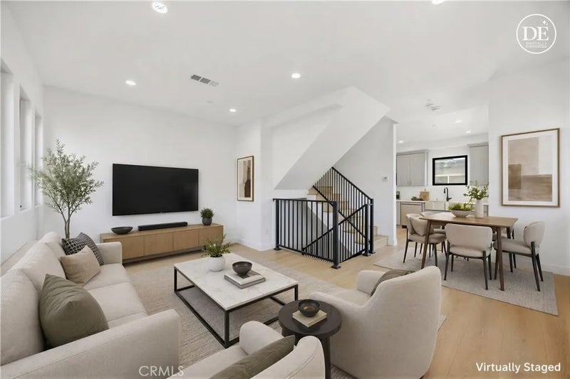 10158 Regent Street