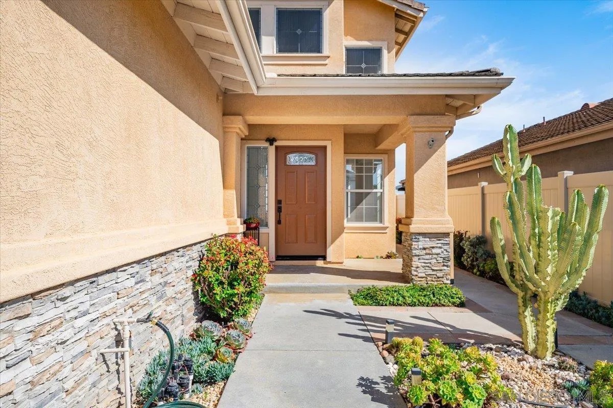 2283 Rock View Glen