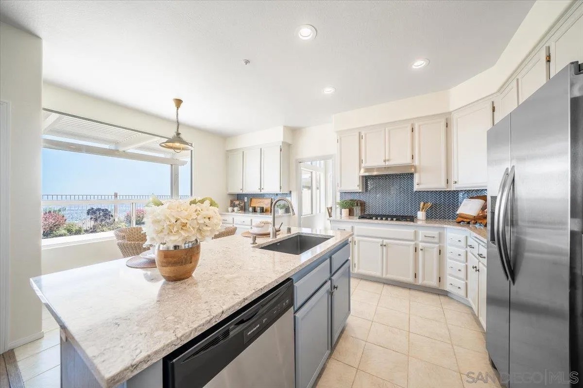 2283 Rock View Glen