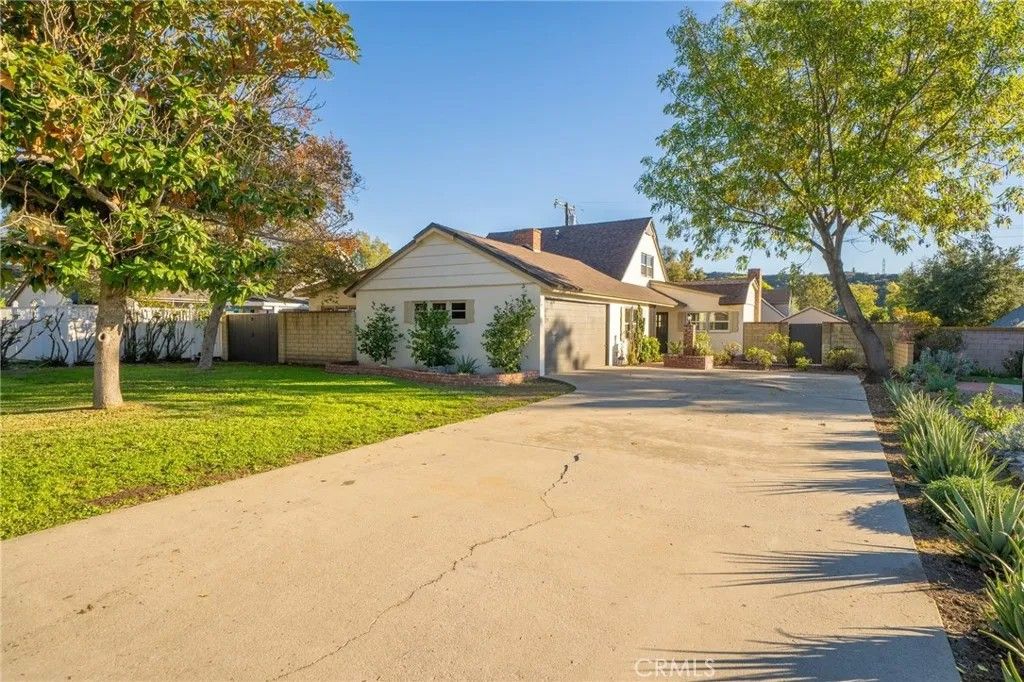 Photo of 838 E Ada Avenue, Glendora, CA 91741 (MLS # CV25266744)