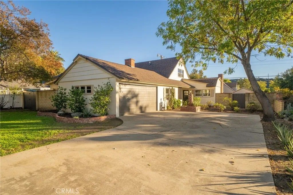 Photo of 838 E Ada Avenue, Glendora, CA 91741 (MLS # CV25266744)