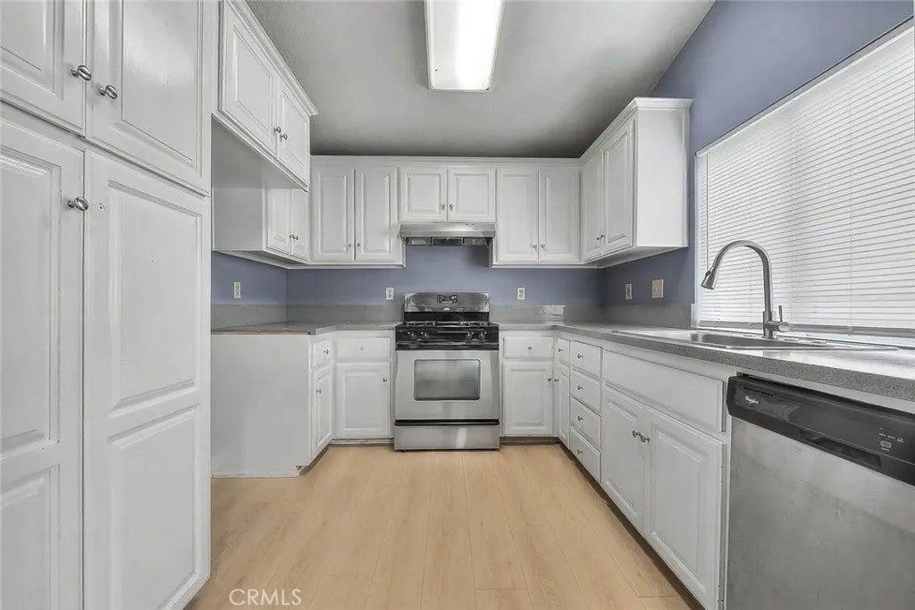 Photo of 14320 Gateside Court, Victorville, CA 92394 (MLS # CV26197013)