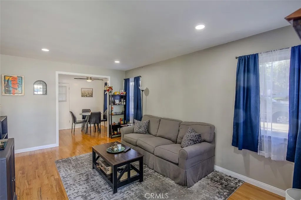 630 W Foothill