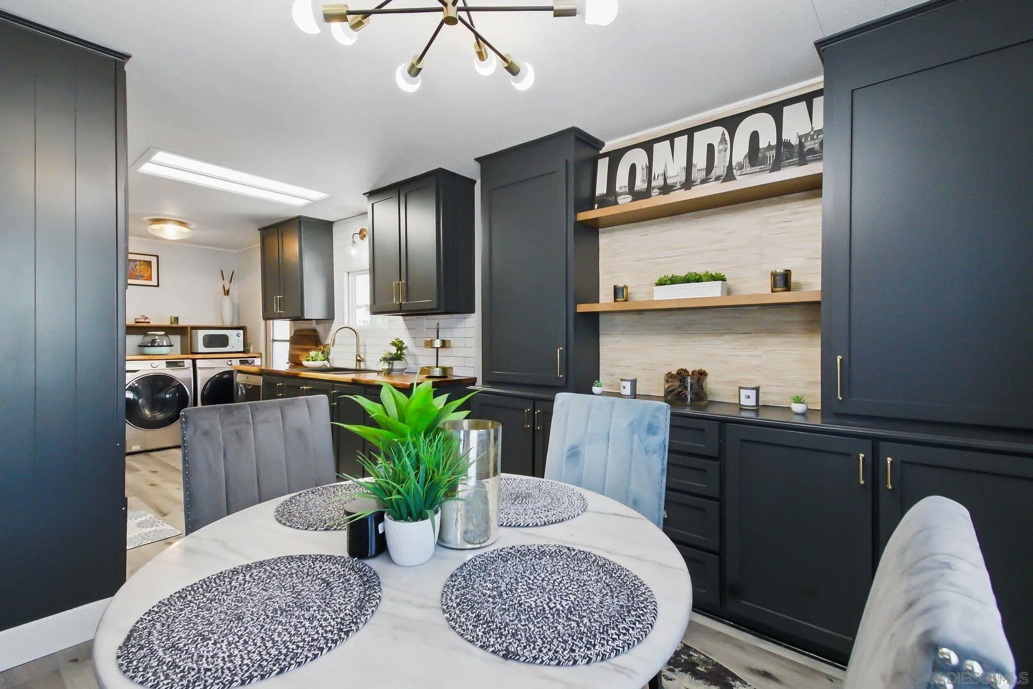 525 W El Norte Pkwy 126