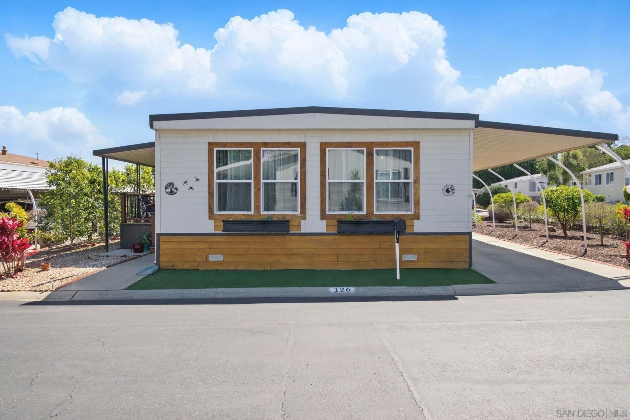 525 W El Norte Pkwy 126