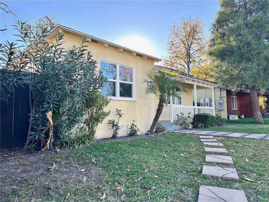 Photo of 7360 Hesperia Avenue, Reseda, CA 91335 (MLS # SR25272369)