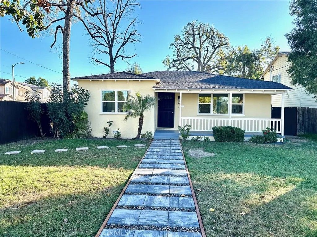 Photo of 7360 Hesperia Avenue, Reseda, CA 91335 (MLS # SR25272369)