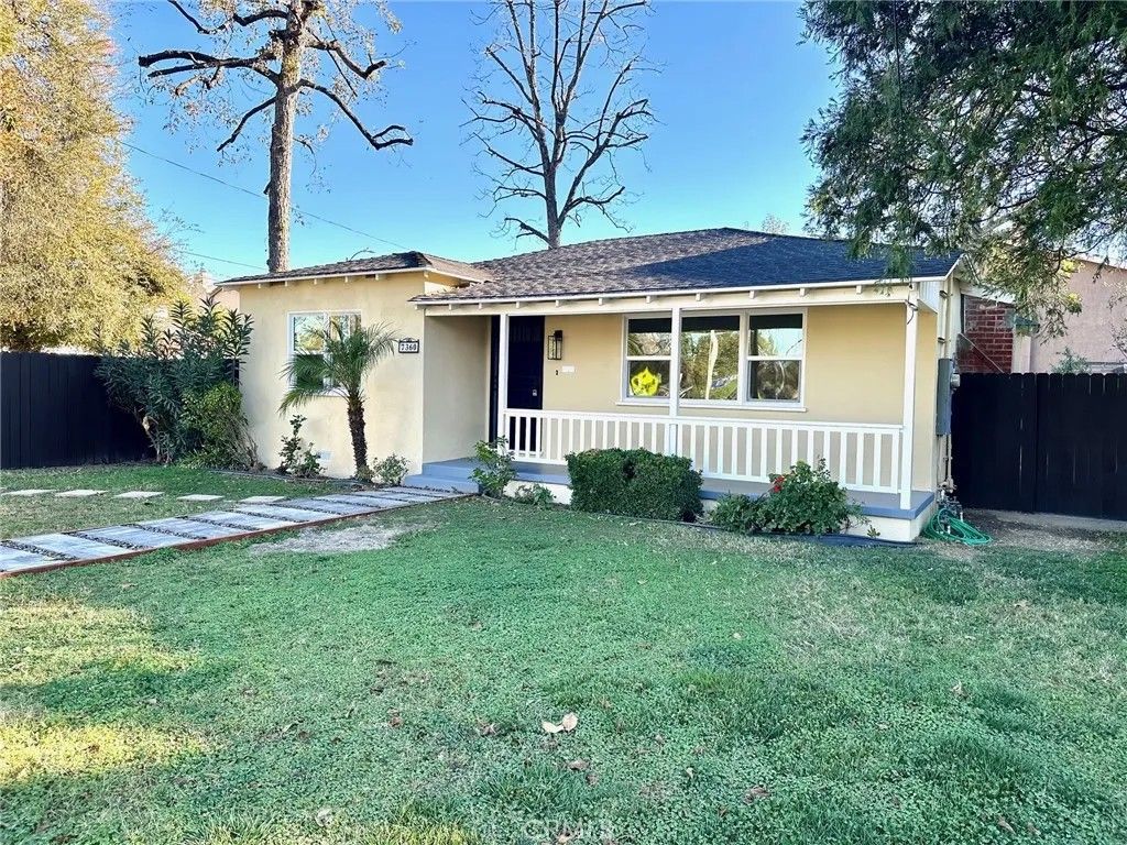 Photo of 7360 Hesperia Avenue, Reseda, CA 91335 (MLS # SR25272369)