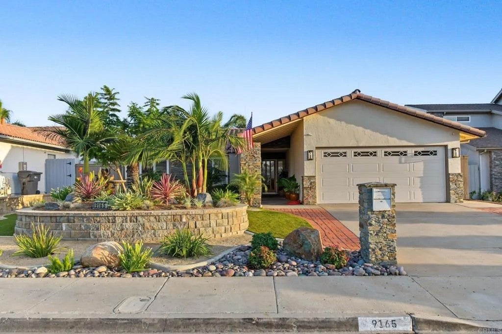 9165 Les Road
